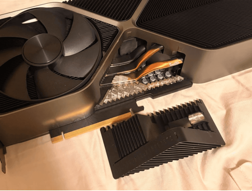 RTX 4090 FE soğutucusundan üçgen kanat koptu
