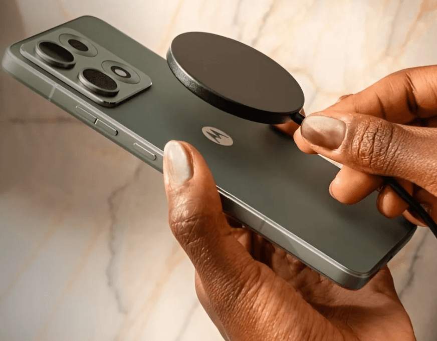 Motorola’nın manyetik kablosuz şarj cihazı Moto Snap ortaya çıktı