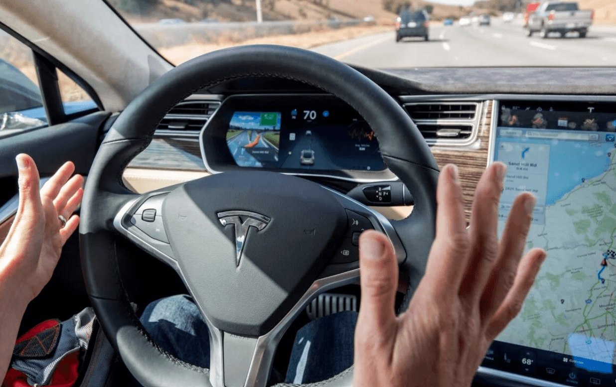 Tesla sürücüsü hız cezasına karşı “FSD kullanıyordu” savunmasını yaptı