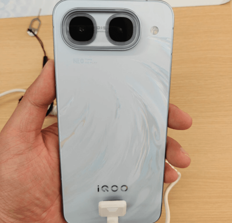 iQOO Neo 11 Ultra gerçek görüntülerle ortaya çıktı