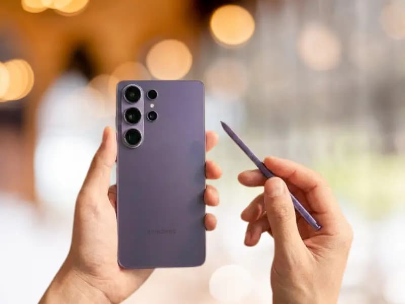Samsung yeni amiral gemisiyle tasarımını gösterdi
