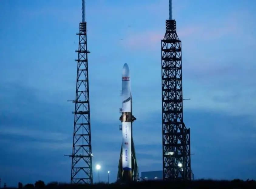 Blue Origin’in New Glenn roketi test sırasında patladı: Enkaz için halka uyarı yapıldı