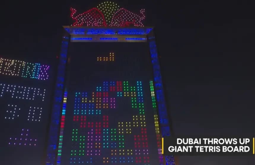 Dubai gökyüzü dev bir Tetris sahnesine dönüştü!