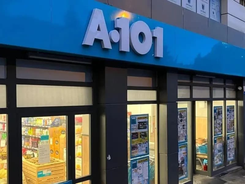 A101 raflarında kahve makinesi süpürge tencere ve buhar makinesi fırsatı