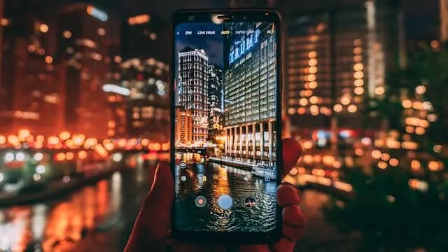 Mark Zuckerberg Akıllı Telefonların Son Kullanma Tarihini Açıkladı ve Yerini Alacak Teknolojiyi Duyurdu