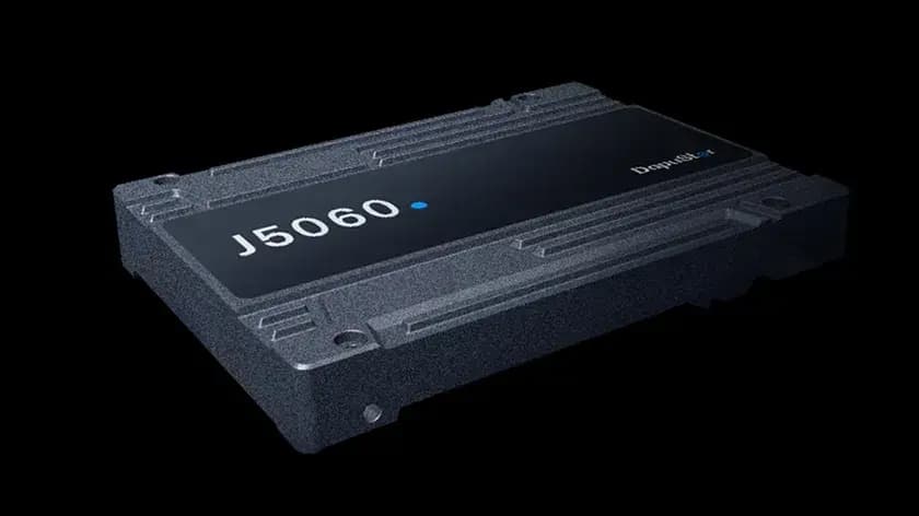 Solidigm Rekor Kapasiteli SSD’yi Piyasaya Sürüyor – 122,88 TB