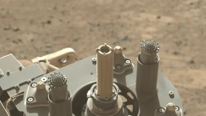 NASA'nın Mars Rover'ı Zor Anlar Yaşadı: Matkap Kayaya Saplandı Ama Kurtarıldı
