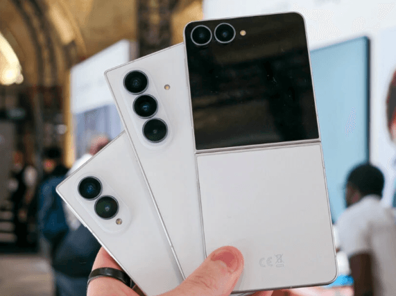 Samsung Galaxy Z Fold 8 bilgisayarınızın web kamerasına dönüşebiliyor