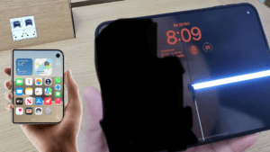iPhone Duo'nun Katlanır Ekranı Saatler İçinde Çatladı