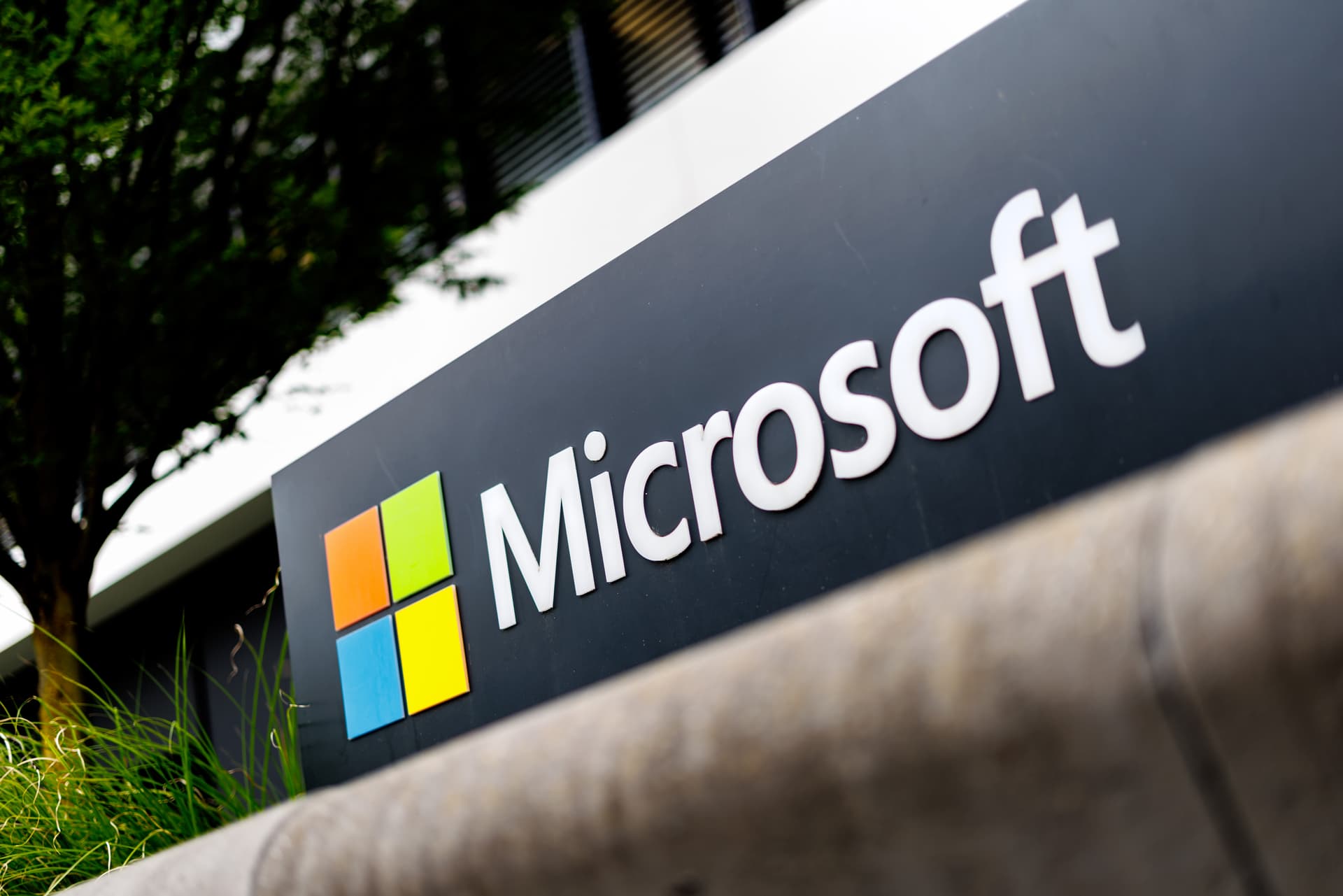 Microsoft'un Devasa Çalışan Alım Teklifi Yapay Zekanın Ekonomiyi Nasıl Şekillendirdiğini Gösteriyor