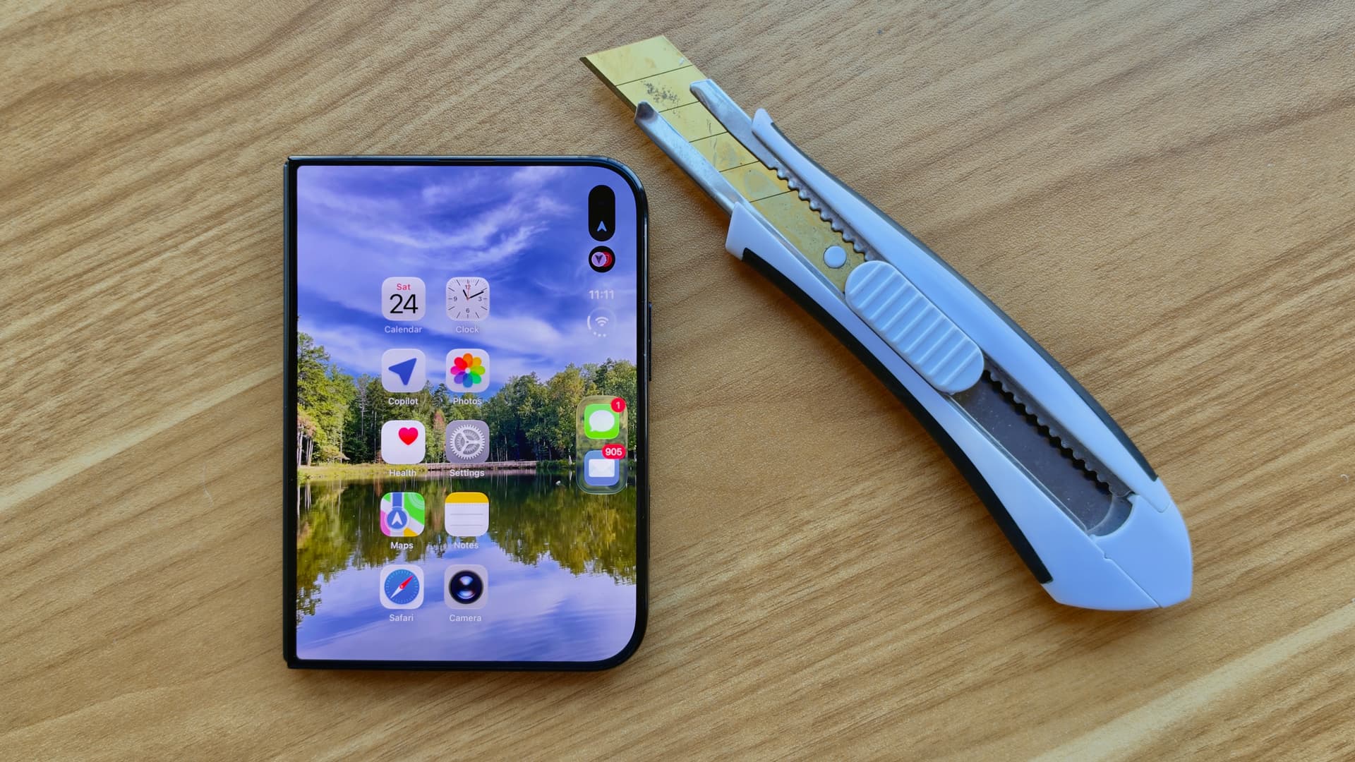 2000 Dolarlık iPhone Duo'ya Acımasız Dayanıklılık Testi: Toprak, Ateş, Bıçak ve Zincir Zırh