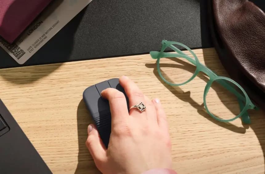 Logitech’in katlanabilir mini faresi ortaya çıktı: Dokunmatik yüzeye alternatif olmaya geliyor