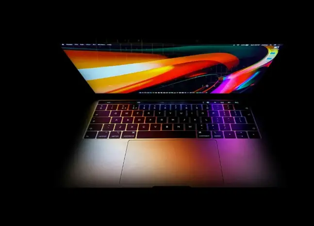 MacBook'larda OLED ekran yanması gerçekten sorun olacak mı?