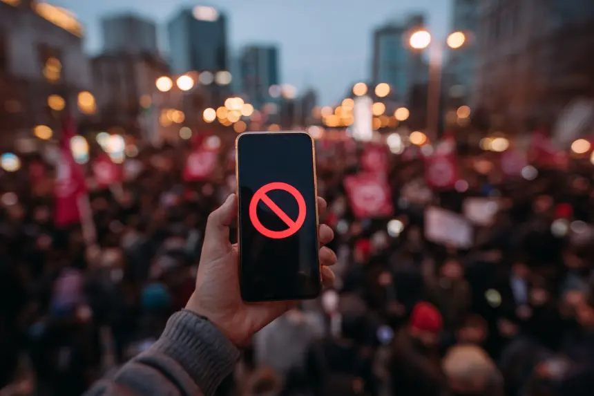 pala_Telefon_ekrannda_yavalayan_mesajlama_uygulamas_ykleniyor_36df1949-417e-4740-a6c1-454796e9763c_2