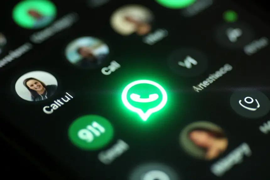 pala_Close-up_view_of_computer_screen_showing_web.whatsapp.co_8a3ab177-7de7-41a7-8b6c-4ad86ecfb3b7_0