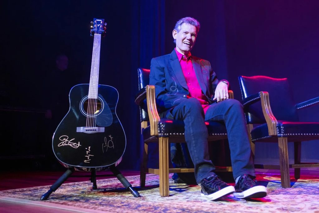 Randy Travis'in Sesi Yapay Zeka ile Yeniden Hayat Buldu