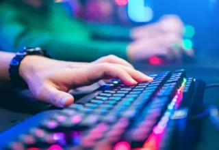 En İyi Oyun Klavyeleri 2025: Mekanik ve Membran Klavyeler Karşılaştırması ⌨️🎮