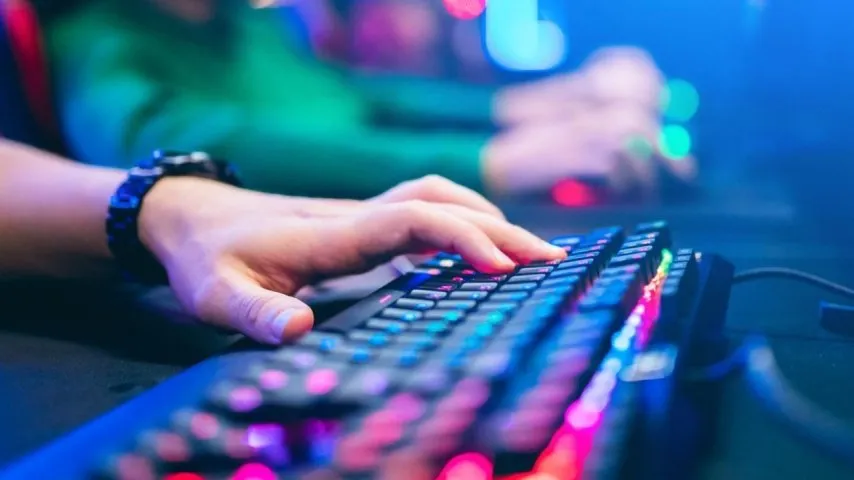 En İyi Oyun Klavyeleri 2025: Mekanik ve Membran Klavyeler Karşılaştırması ⌨️🎮