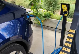 Evde Elektrikli Araba Nasıl Şarj Edilir? Ev Tipi Şarj İstasyonları ve Maliyetleri