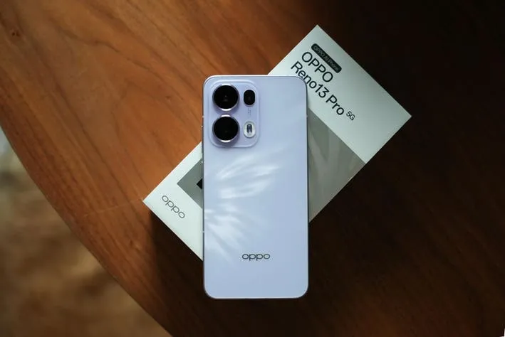 Oppo-Reno13-