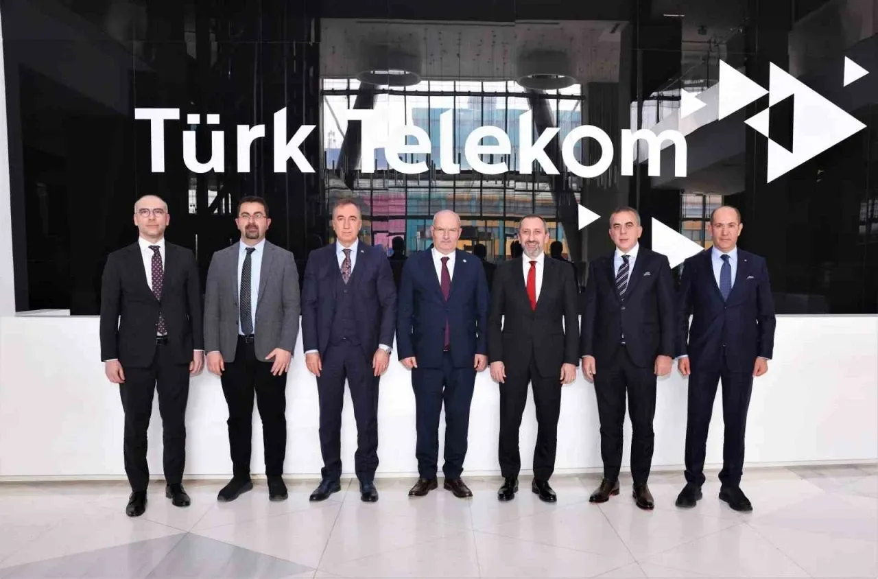 Turk-Telekomdan-Yerli-Telefon-ve-Yazilim-Hamlesi-1